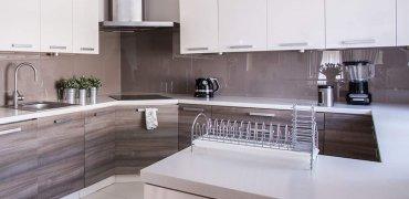 A kitchen with white cabinets Description automatically generated with medium confidence