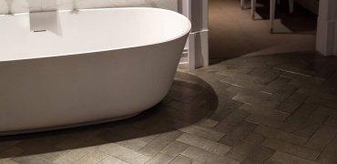 A picture containing floor, indoor, vessel, tub

Description automatically generated
