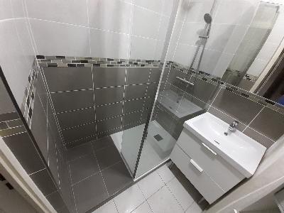 Duș italian de Aubin M., instalator autorizat din Lyon